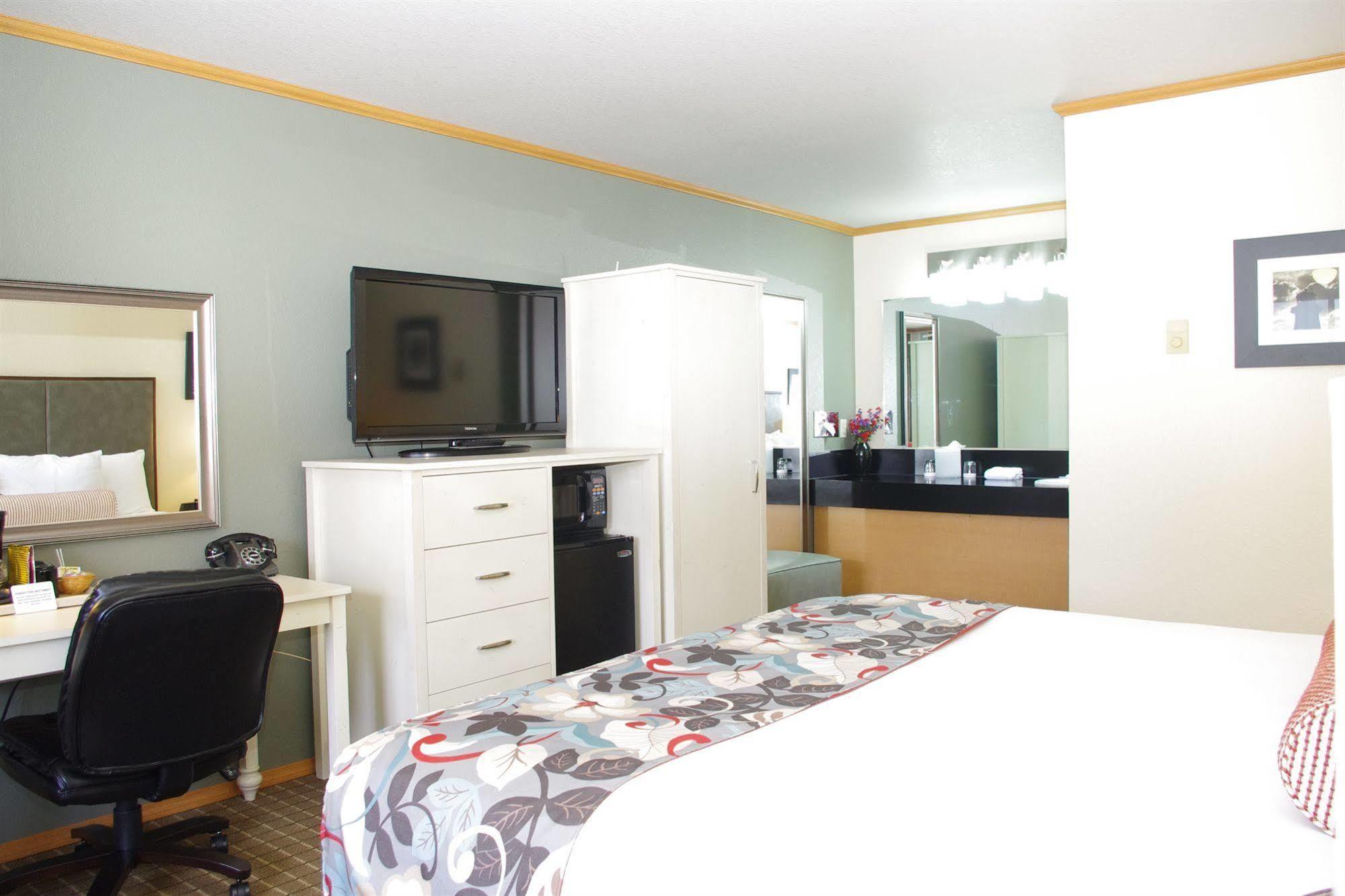 River House Inn, A Baymont By Wyndham Florence Extérieur photo